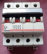 Czterobiegunowy wyłącznik nadprądowy Legrand S304 B16 (nr kat. 605570)