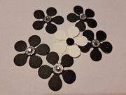Kwiaty czarne i białe z listkami Handmade