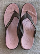 Różowe brązowe skórzane buty klapki japonki Crocs W8 ok. 41 - 42