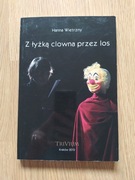 "Z łyżką clowna przez los"