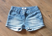 krótkie dżinsowe spodenki - przecierane - rozmiar 146
