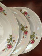 Talerze głębokie róże opalizujące benzynka 6 sztuk komplet