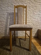 Drewniane krzesła tapicerowane