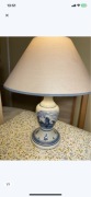 Lampa stolikowa w stylu Delft Recznie malowana ceramika
