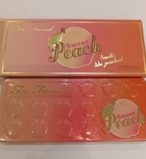 Paleta cieni two faced sweet peach