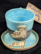 Niebieski kubek z podstawką 