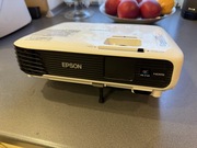 Projektor Epson EB-S04 – 3LCD, HDMI, NOWY PILOT, idealny do domu i biura!