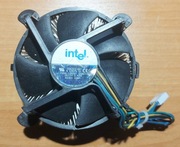 Oryginalny cooler Intela z radiatorem. 