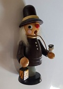 Figurka - zabawka z fajką i latarenką z wmontowanym kadzidełkiem