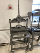 Prasa introligatorska z przeciwwagą