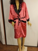 Dwustronny szlafrok kimono L/XL – czarno-różowy z motywem smoka i kwiatów