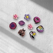 Przypinki do butów ( na przykład Crocs )