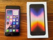 iPhone SE 2022 (trzecia generacja) 64GB kondycja baterii 90%