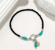 Bransoletka na nogę z koralików na gumce Czarna