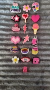 Przypinki Piny Charms do butów typu Crocs 18 szt. gratis Misio świecący