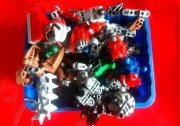 zbiór części z serii LEGO Bionicle oraz Hero 