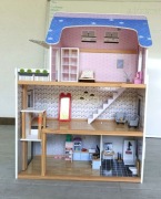 Duży domek dla lalek, 82 x 62 x 27 cm