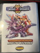 Klaser z kartami InviZimals z różnych kolekcji i wydań specjalnych