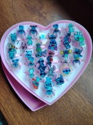 Pierścionki dziecięce Stitch regulowane plastikowe różne wzory bajkowe