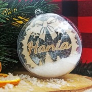 Bombka w kuli ze śniegiem imieniem lub zdjęciem
