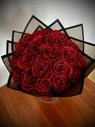 Bukiet Wiecznych Róż – Głębią Czerwieni i Blaskiem (Dostępny od ręki!)