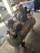 Kompresor olejowy, sprężarka TAGRED 300L 3 tłoki 400V TA311