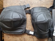 Nakolanniki skórzane