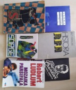 Larwa John Fowles, Robert Lundum mozaika, historia RFN . Zestaw Książek 