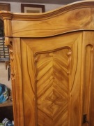 Dwudrzwiowa czereśniowa szafa Ludwik-Filip, bieliźniarka. Po renowacji