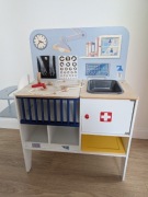 Drewniana klinika lecznica dla zwierząt