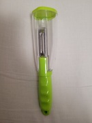 Obieraczka do warzyw i owoców z pojemnikiem na obierki zielona raz użyta 