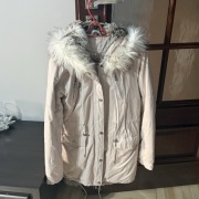 Beżowa parka zimowa z odpinanym futerkiem, rozmiar XS
