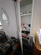 Ikea szafka stojąca ze szklanymi drzwiami