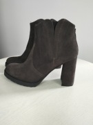 Zamszowe botki na obcasie.r.40.TATUUM.NOWE.OUTLET.