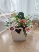 Niewielka kompozycja kwiatowa serce flower box