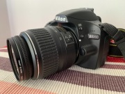 Lustrzanka Nikon D3200 z obiektywem Nikon 18-55