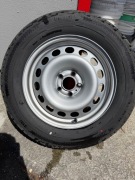 Komplet opon letnich z felgami Continental ContiVanContact 215/65 R16c