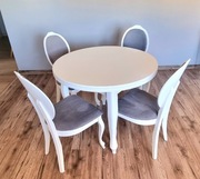 Stół z krzesłami 