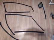 Ramka drzwi AvensisT29 lewy przód 17r