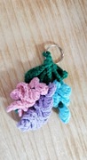 Brelok, zawieszka w kształcie kwiatuszka na szydełku handmade 