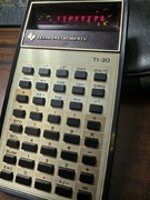 Kalkulator texas instruments z lat 70tych