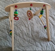 Stojak edukacyjny drewniany PINOLINO BabyGym 'Jane'