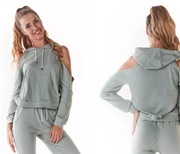 Bluza damska z kapturem i wycięciami na ramionach