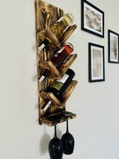 Stojak ścienny na wino