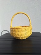 Koszyczek wiklinowy żółty, Żółty koszyk