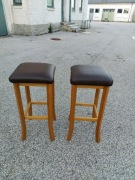 HOKER-TABORET TAPICEROWANY