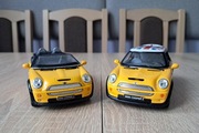 Zestaw dwóch modeli Mini Cooper S firmy Kinsmart.