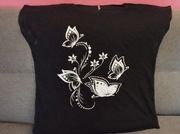 bluzka t-shirt czarna z białym wzorem