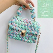 Ręcznie robiona szydełkowana torebka ze złotymi