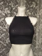 Czarny halter crop top skate streatwear 90's 00's bawełna Terranova basic